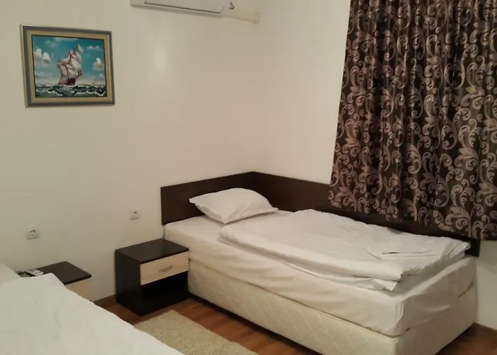 Guest Old Captain Hostel *