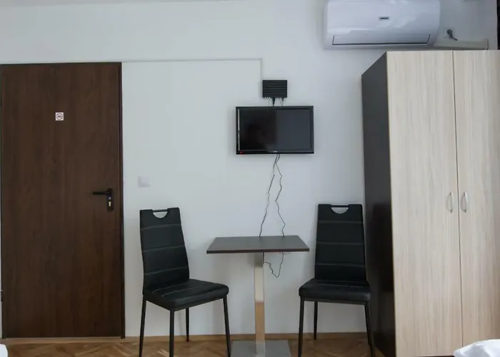 Guest Old Captain Hostel