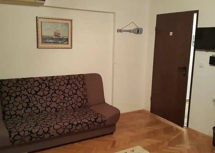 Guest Old Captain Hostel