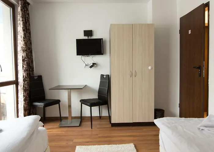 Hostel Guest Old Captain *